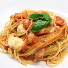 Mozzarella and tomato pasta