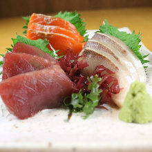 Assorted sashimi