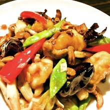 Stir-fried shrimp and cashew nuts