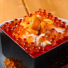 Sea urchin, crab, and salmon roe sushi box