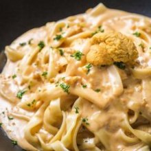 Pasta with cream of sea urchin