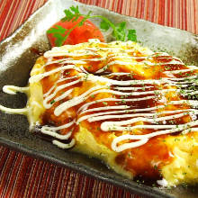 Tonpei-yaki (stir-fried cabbage and meat topped with egg)