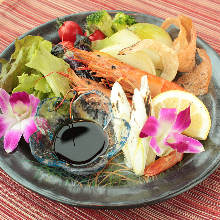 Shrimps and seared vegetables with balsamic sauce