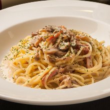 Pasta with cream of porcini mushroom