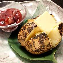 Steamed potatoes with butter