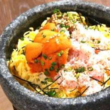 Stone-grilled snow crab and sea urchin meal