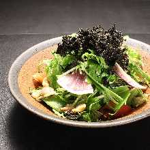 Mizuna, rock nori, and clam salad