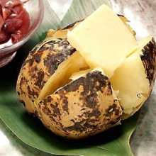 Steamed potatoes with butter