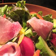 Raw ham and avocado salad