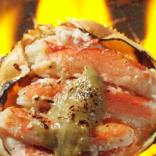 Grilled crab meat and tomalley in shell