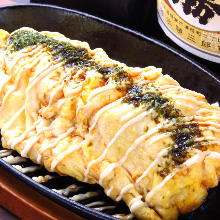 Tonpei-yaki (stir-fried cabbage and meat topped with egg)