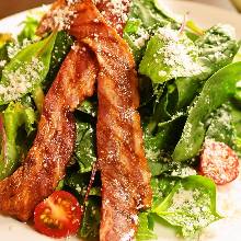 Bacon and spinach salad