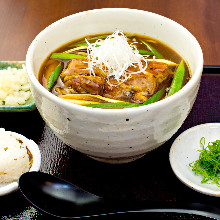 Buckwheat noodles with curry sauce and scallions