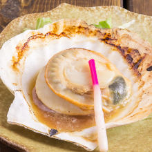 Charcoal grilled scallop with butter and soy sauce