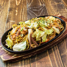 Yakisoba noodles with seafood