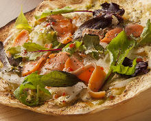 Smoked salmon pizza