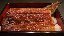 Eel served over rice in a lacquered box