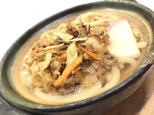 Wheat noodles boiled in a ceramic pot