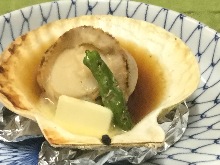 Grilled scallop with butter