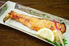 Grilled fatty salmon belly