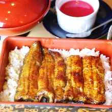 Extra premium eel served over rice in a lacquered box