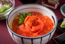 "Oyako" salmon roe and Japanese salmon rice bowl