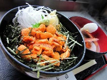 Sea urchin rice bowl