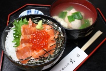 Salmon rice bowl