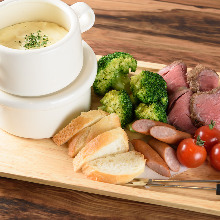 Meat cheese fondue