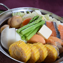 "Ishikari" salmon and vegetable hotpot