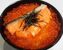 "Oyako" salmon roe and Japanese salmon rice bowl