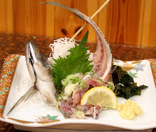 Finely chopped horse mackerel sashimi