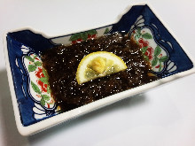 Mozuku seaweed dressed with vinegar