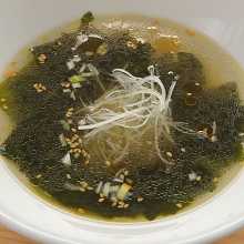 Wakame seaweed soup