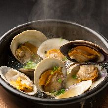 Common orient clams steamed with sake