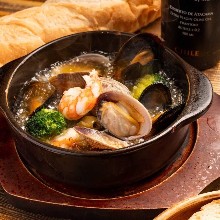 Seafood ajillo