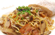 Japanese-style pasta with pork belly and 4 kinds of mushrooms