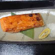 Grilled fatty salmon belly