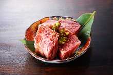 Thickly-cut wagyu beef premium skirt steak