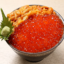 Sea urchin and salmon roe rice bowl