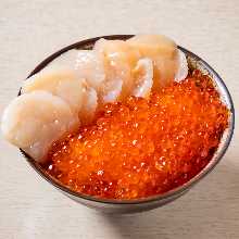 Rice bowl with scallop and salmon roe