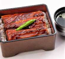 Eel served over rice in a lacquered box