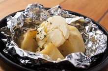 Steamed potatoes with butter