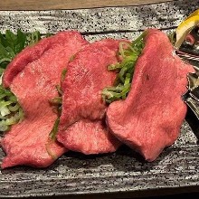 Premium beef tongue with salt and green onion