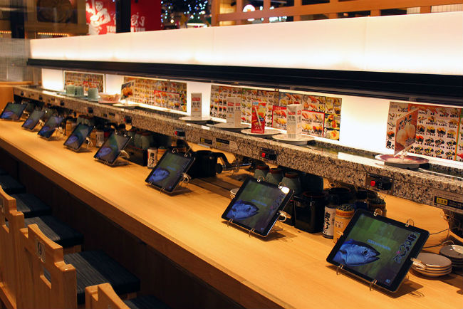 Japanese conveyor belt restaurant delivers food by boat in Tokyo