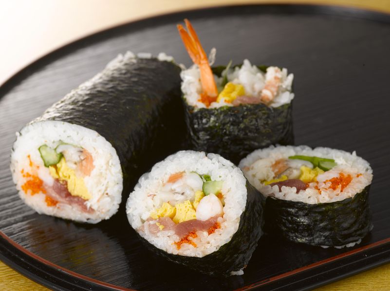 https://gurunavi.com/en/japanfoodie/article/types_of_sushi/img/01_Sushi.jpg