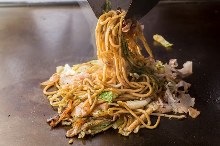 Mixed yakisoba noodles
