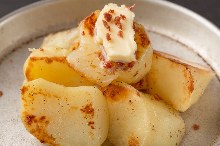 Steamed potatoes with butter