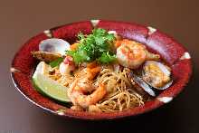 Yakisoba noodles with seafood (thai style)