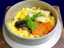 Oyako soboro kamameshi (minced chicken with egg over pot rice) 